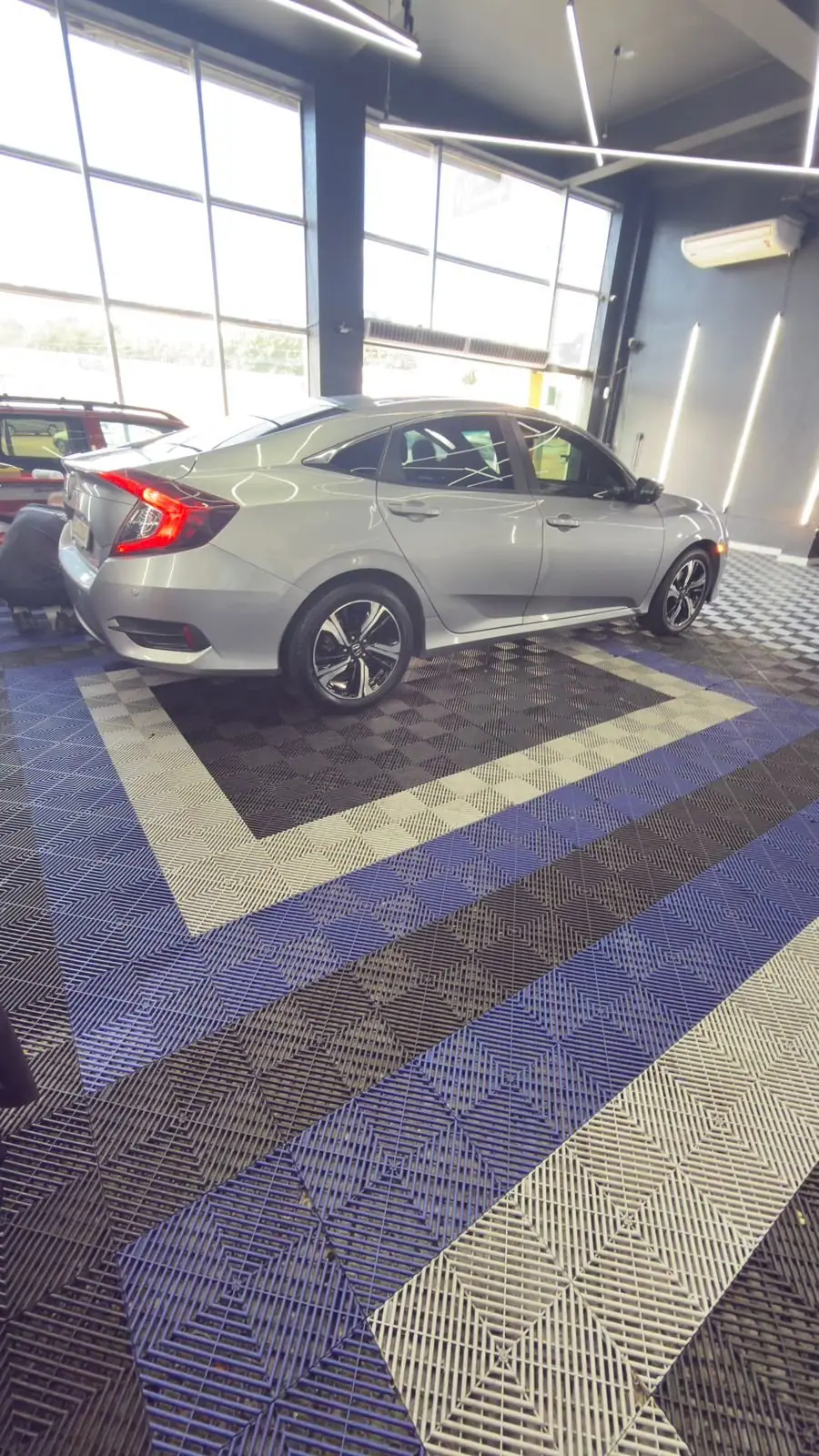 Película transparente automotiva: Proteção e estilo para o seu veículo