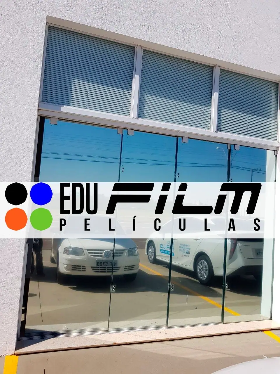 Concessionária com película espelhada de redução de calor!