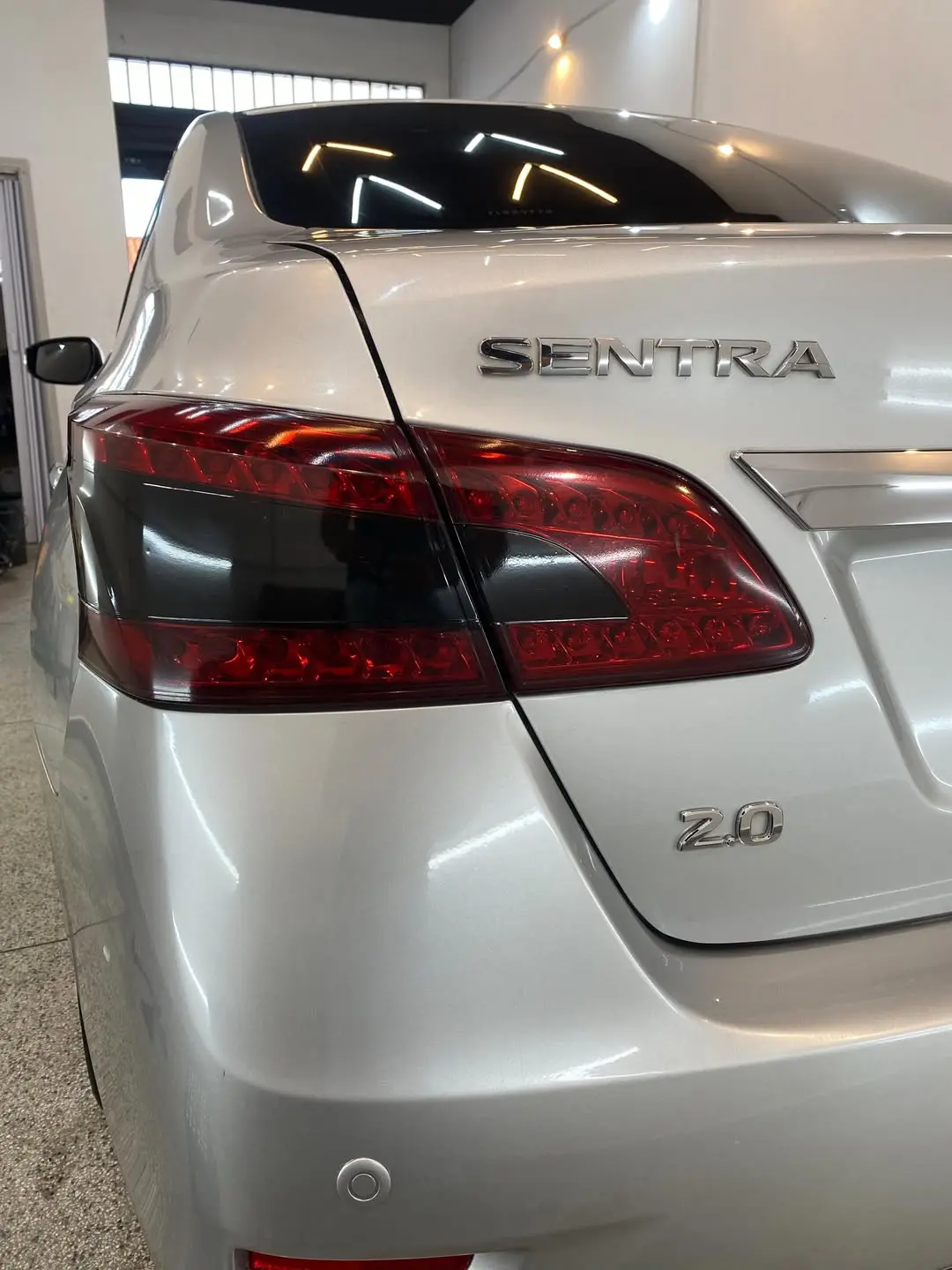 Nissan Sentra – Insulfilm · lanternas fumê – Studio Alcaid's