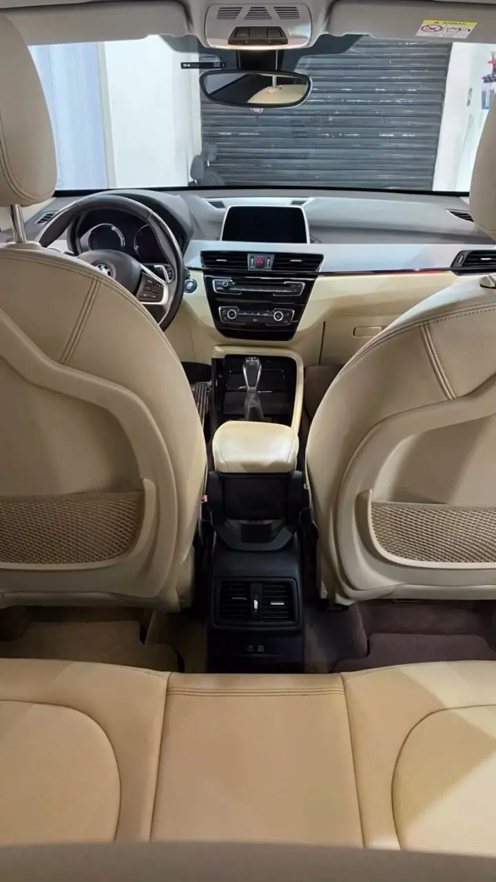 BMW X1 – Interior de preto para caramelo – Studio Alcaid's