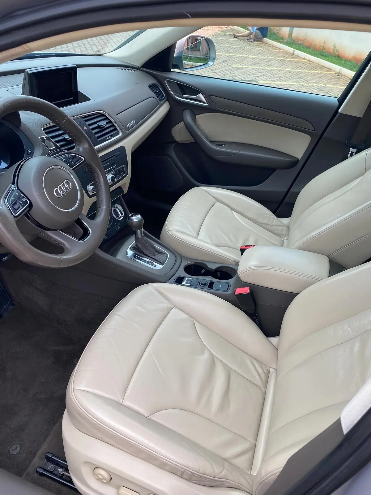 Audi Q3 – Restauração dos couros – Studio Alcaid's